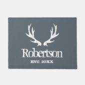 ヴィンテージの名前をカスタムするを用いる灰色のシカの枝角のドア・マット ドアマット (正面)