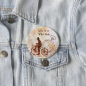 ヴィンテージの大変な道のりのSteampunkの自転車のコラージュ 缶バッジ (インサイチュ)