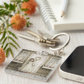 ヴィンテージの女の子がレトロコテージ キーホルダー (正面右)