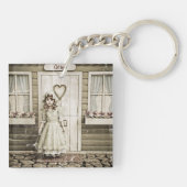 ヴィンテージの女の子がレトロコテージ キーホルダー (裏面)