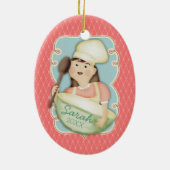 ヴィンテージの女の子のシェフの混合ボールのクリスマスのオーナメント セラミックオーナメント (裏面)