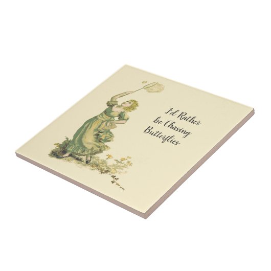 ヴィンテージの女性が蝶を追いかける タイル (側面)