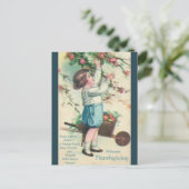 ヴィンテージの子がリンゴを摘む感謝祭 ポストカード (スタンド正面)