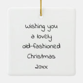 ヴィンテージの子どもたちがクリスマスプレゼントを開く セラミックオーナメント (裏面)