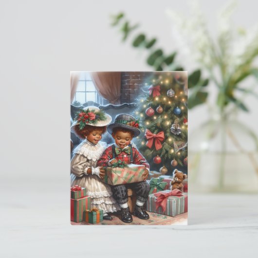 ヴィンテージの子どもたちがクリスマスプレゼントを開く ポストカード (スタンド正面)