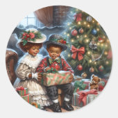 ヴィンテージの子どもたちがクリスマスプレゼントを開く ラウンドシール (正面)