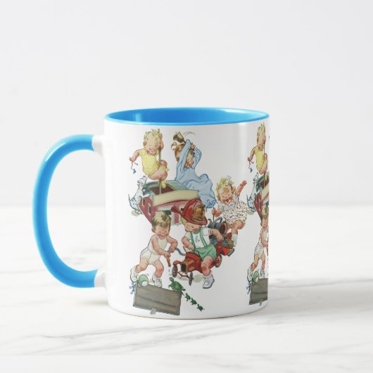 ヴィンテージの子供たち 幼児が消防車と遊ぶ マグカップ (左)