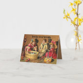 ヴィンテージの子供はリンゴのハロウィーンのためにボビング カード (黄色い花)