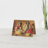 ヴィンテージの子供はリンゴのハロウィーンのためにボビング カード (正面)