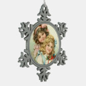 ヴィンテージの小さくビクトリアンな女の子の雪片のオーナメント スノーフレークピューターオーナメント (左)