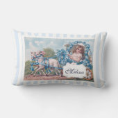 ヴィンテージの少女が子羊に追われる ランバークッション (裏面)