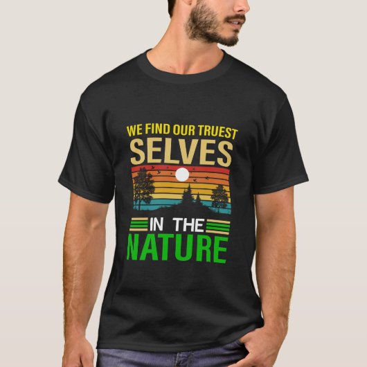 ヴィンテージの山の自然と夕日 Tシャツ (正面)