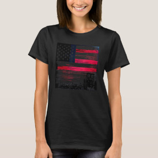 ヴィンテージの愛国的なトラクターでアメリカの農場の旗 Tシャツ