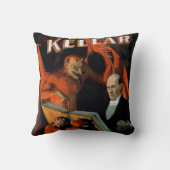 ヴィンテージの手品師のKellarの悪魔の枕 クッション (裏面)