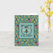 ヴィンテージの旅を楽しむハチの卒業 カード (黄色い花)