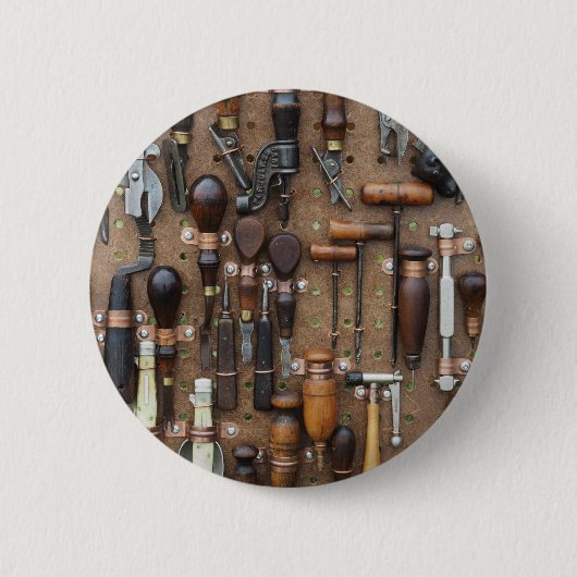 ヴィンテージの木工品と革工芸品 缶バッジ (正面)