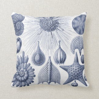 ヴィンテージの沿岸青および白いイラストレーションの枕 クッション