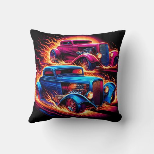 ヴィンテージの熱い棒が燃えるような夕日の下を走る クッション (裏面)