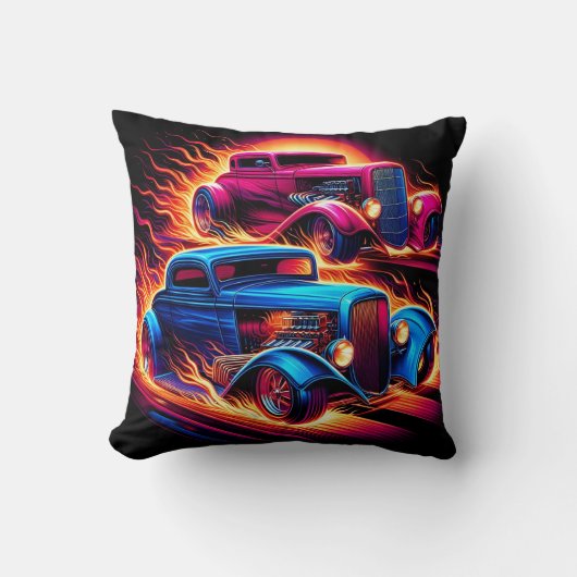 ヴィンテージの熱い棒が燃えるような夕日の下を走る クッション (正面)