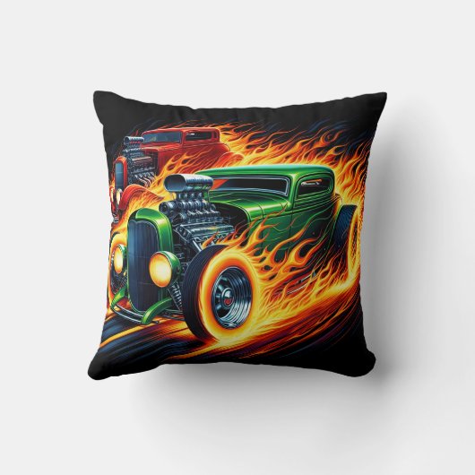 ヴィンテージの熱棒が夕暮れ時に炎の中を駆け抜ける クッション (裏面)