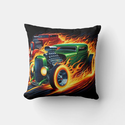 ヴィンテージの熱棒が夕暮れ時に炎の中を駆け抜ける クッション (正面)