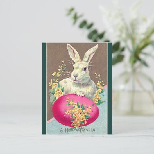 ヴィンテージの白いイースターバニーと明るいピンクの卵 ポストカード (スタンド正面)