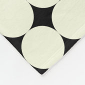 ヴィンテージの白黒のジオメトリドットパターン フリースブランケット (角)