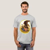 ヴィンテージの盾を持つイーグル Tシャツ (正面フル)