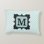 ヴィンテージの真新しい緑のストライプパターン黒のモノグラム アクセントクッション (裏面)