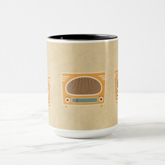 ヴィンテージの管のラジオのコレクター マグカップ (中央)