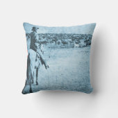 ヴィンテージの範囲の単独カウボーイの家 クッション (裏面)