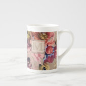 ヴィンテージの素朴な花柄 ボーンチャイナマグカップ (右)