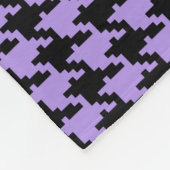 ヴィンテージの紫色および黒い千鳥格子の フリースブランケット (角)