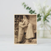 ヴィンテージの結婚カップルのキスをする写真 ポストカード (スタンド正面)