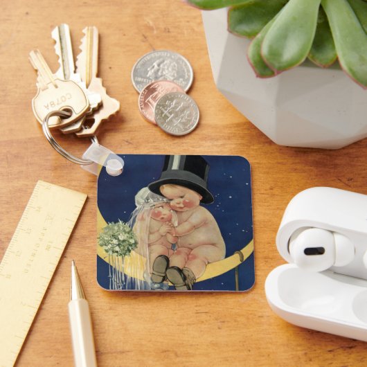 ヴィンテージの結婚式、かわいい新郎新婦の月 キーホルダー (デスク)