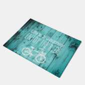 ヴィンテージの自転車のティール（緑がかった色）のBohoの素朴な生命は旅行です ドアマット (アングル)