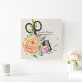 ヴィンテージの花の裁縫婦のはさみおよび指ぬき スクエア壁時計 (ホーム)