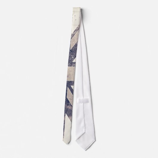 ヴィンテージの芸術的でグランジなイギリスの旗 ネクタイ (裏面)