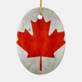 ヴィンテージの芸術的でグランジなカナダの旗 セラミックオーナメント (正面)