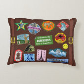 ヴィンテージの荷物の世界旅行スーツケースのステッカーの名前 アクセントクッション (裏面)