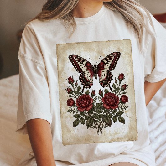 ヴィンテージの蝶と赤いバラのイラスト トライブレンドTシャツ