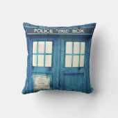 ヴィンテージの警察は公共呼出し箱に電話をかけます クッション (裏面)