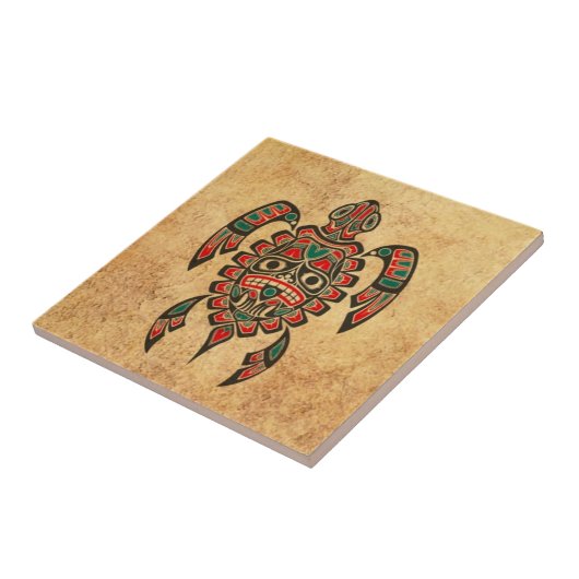 ヴィンテージの赤いおよび緑のHaidaの精神のウミガメ タイル (側面)