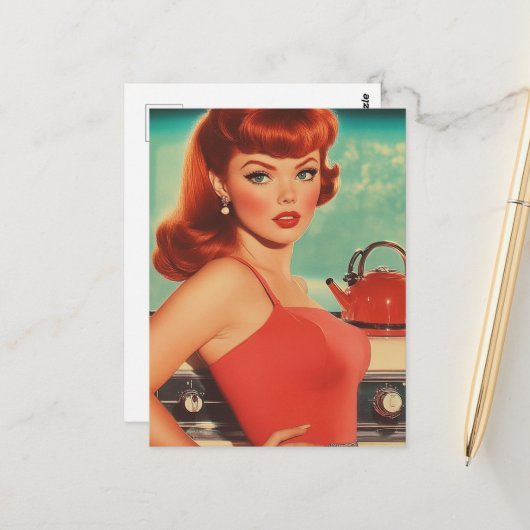 ヴィンテージの赤いドレスを着たキッチンの女性 ポストカード (正面/裏面インサイチュ)