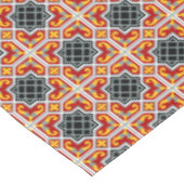 ヴィンテージの赤く黒いバルセロナのタイルの幾何学的なグラフィック テーブルクロス (アングル)