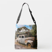 ヴィンテージの車とガレージ クロスボディバッグ (裏面)