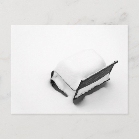 ヴィンテージの雪に満ちた金属製の芝生椅子 ポストカード (正面)