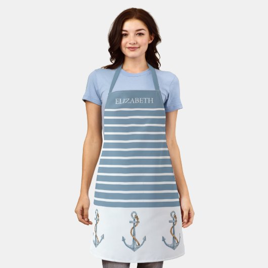 ヴィンテージの青いかりストライプオンパーソナライズされた エプロン (着用した状態)