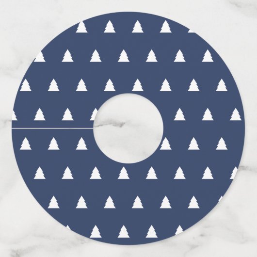 ヴィンテージの青と白のクリスマスツリーパターン ワイングラスタグ (正面)