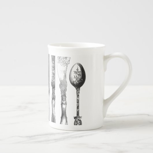 ヴィンテージの食事用器具類の白黒のフォークのスプーンのナイフの19世紀 ボーンチャイナマグカップ (右)